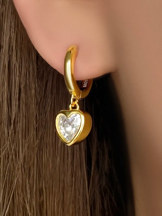 Sleek Solitaire Heart Dangle Earrings – 18K Gold Finish & Everyday Ready QROSH