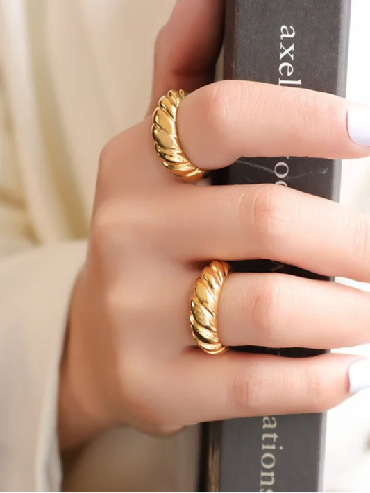 18K Gold Plated Dainty Croissant Band Ring QROSH