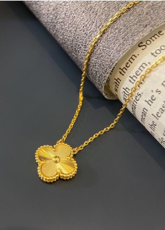 Dainty Clover Pendant QROSH