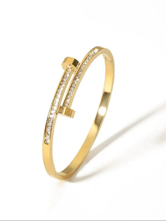 Gold bracelet with small diamonds