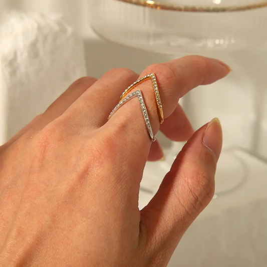18K Gold-Plated V Stone Ring QROSH