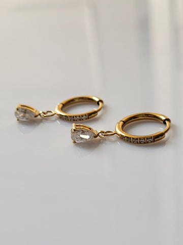 18K Gold Plated Dainty Solitaire Drop Huggies QROSH
