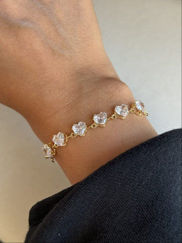 Gold Chain Bracelet with Heart Crystal Stones QROSH