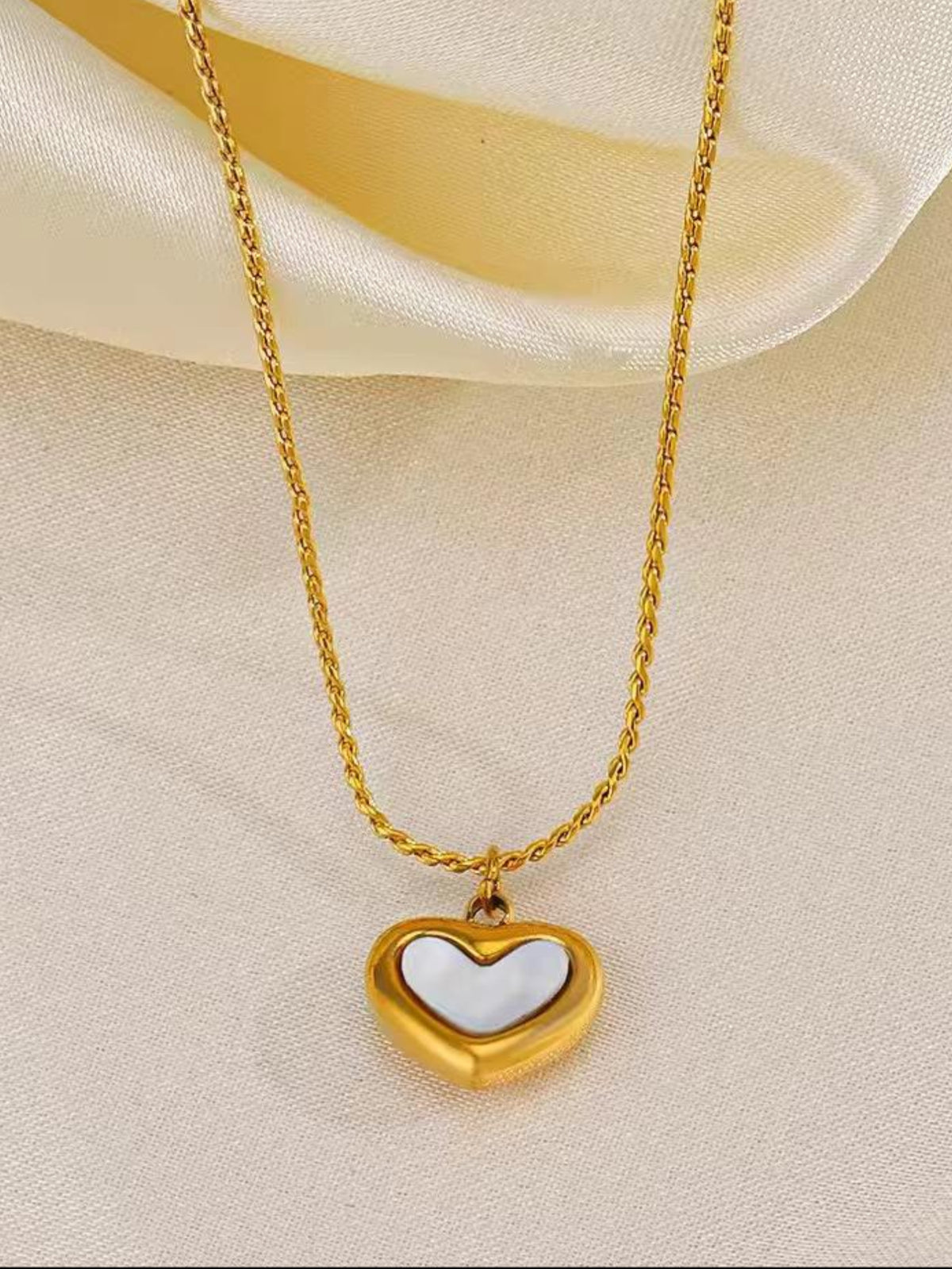 18K Gold-Plated White Heart Pendant Necklace QROSH