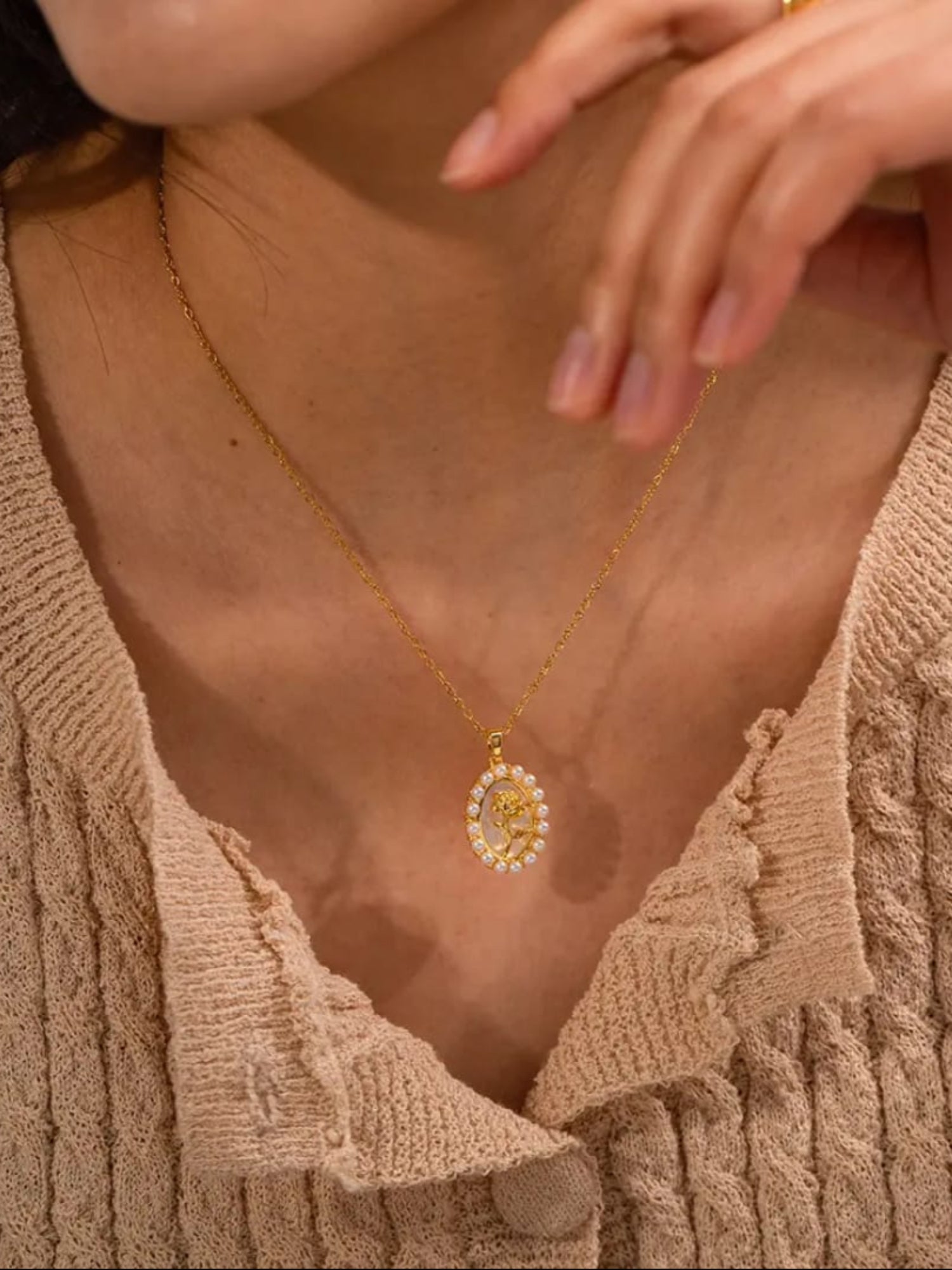 18k Gold-Plated Oval Pendant Necklace with Cubic Zirconia QROSH