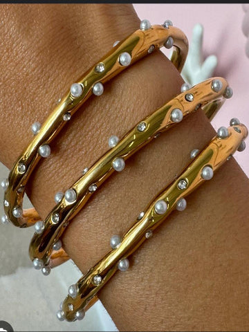 18K Gold Plated Pearl Drop Bangle - QROSH