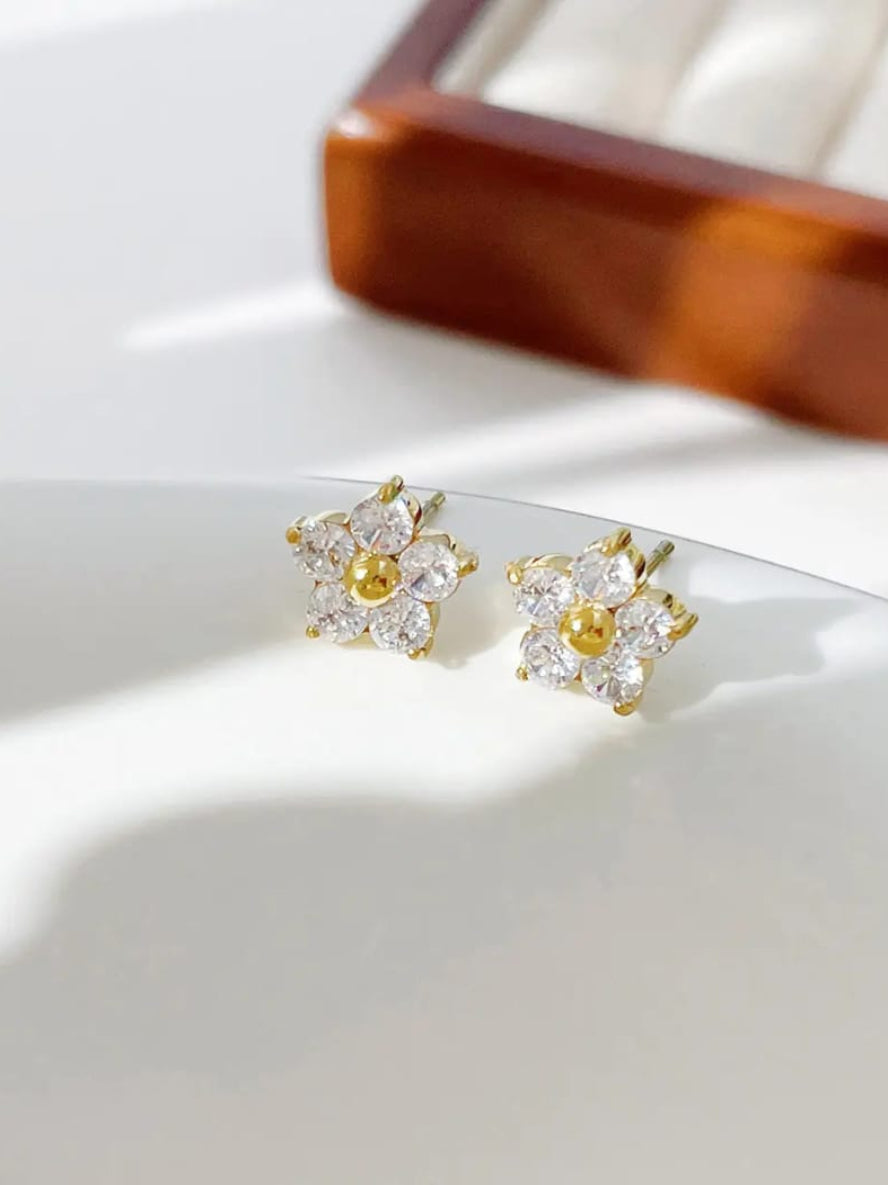 Elegant 18K Gold-Plated Flower Stud Earrings QROSH
