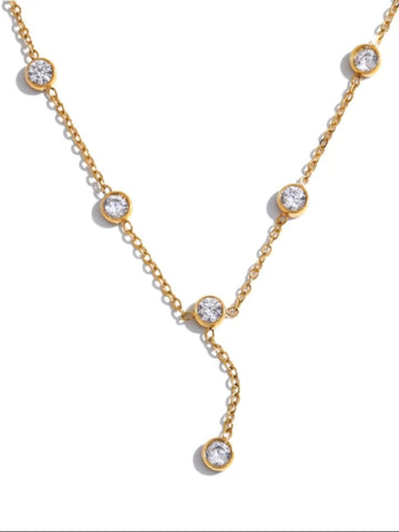 Gold necklace with diamond-like stones