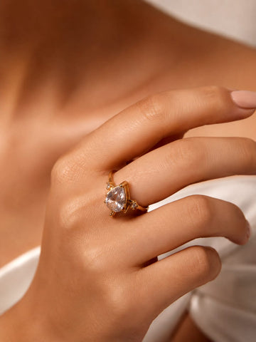 Pear Cut Luxury Ring QROSH