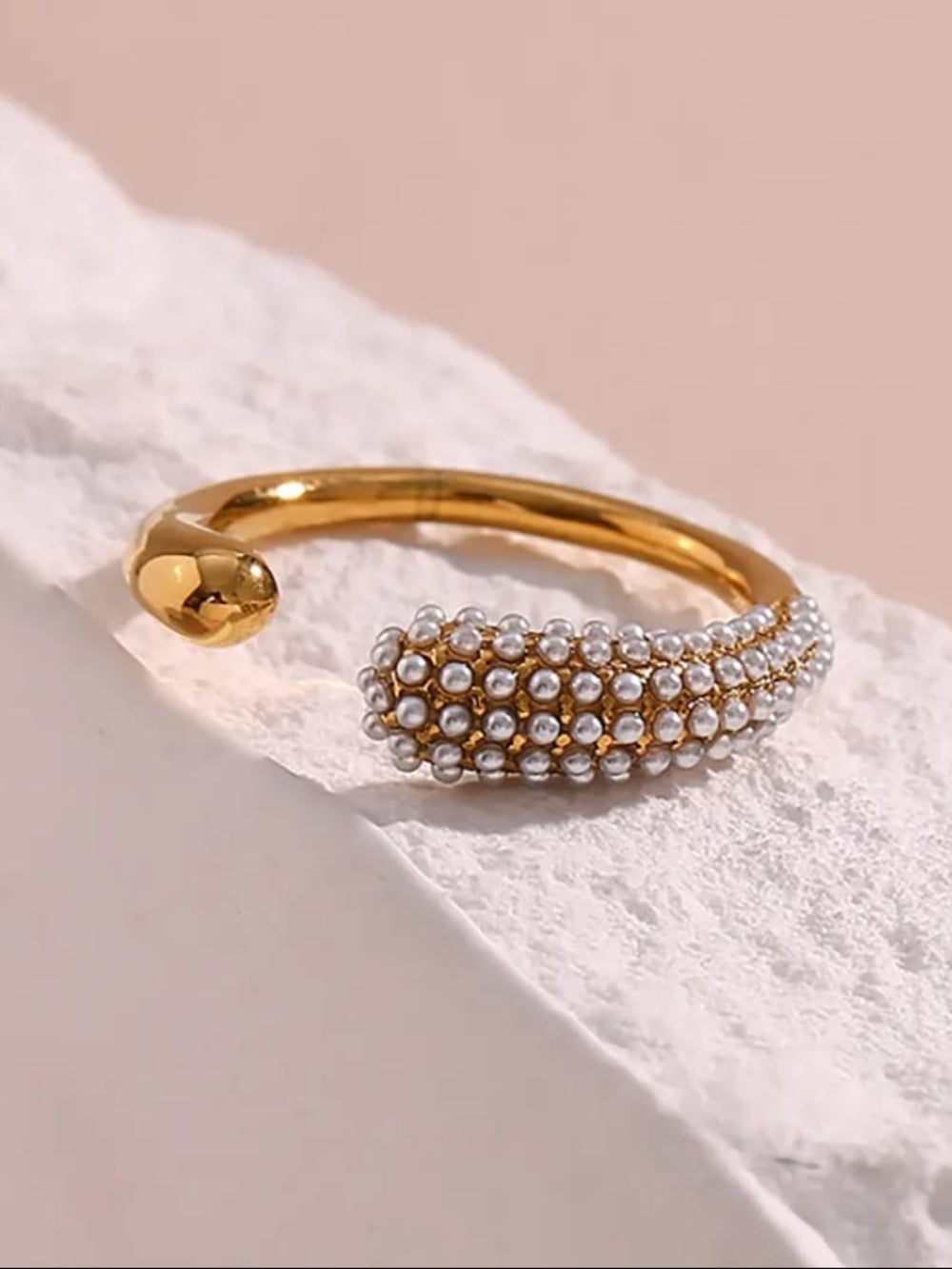 Gold and pearl ring