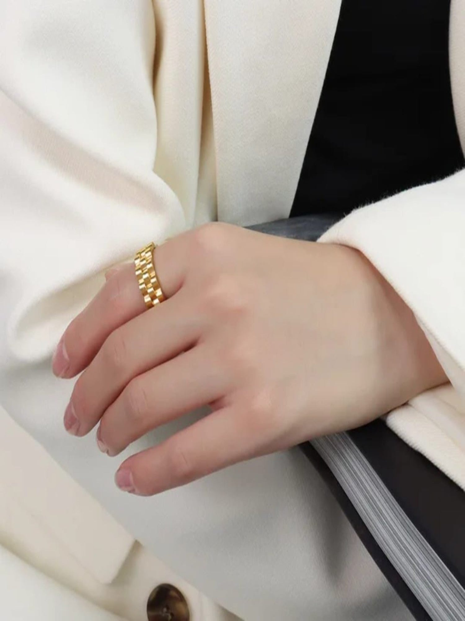 Bold Gear-Edge Gold Ring QROSH