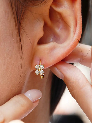  gold earring with diamonds