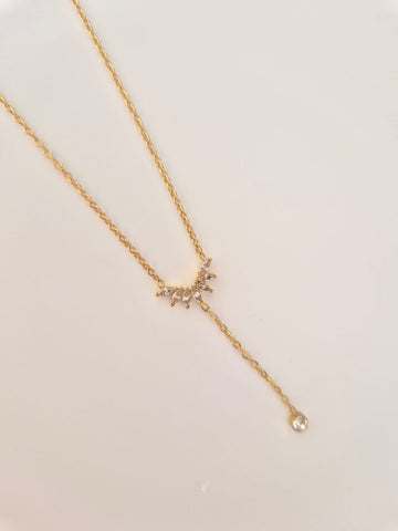 Gold necklace with a delicate pendant