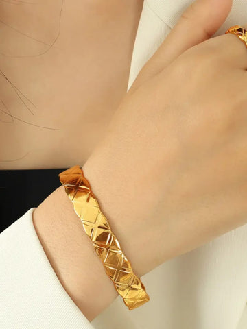 Gold bracelet