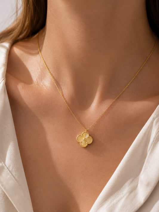 Dainty Clover Pendant QROSH