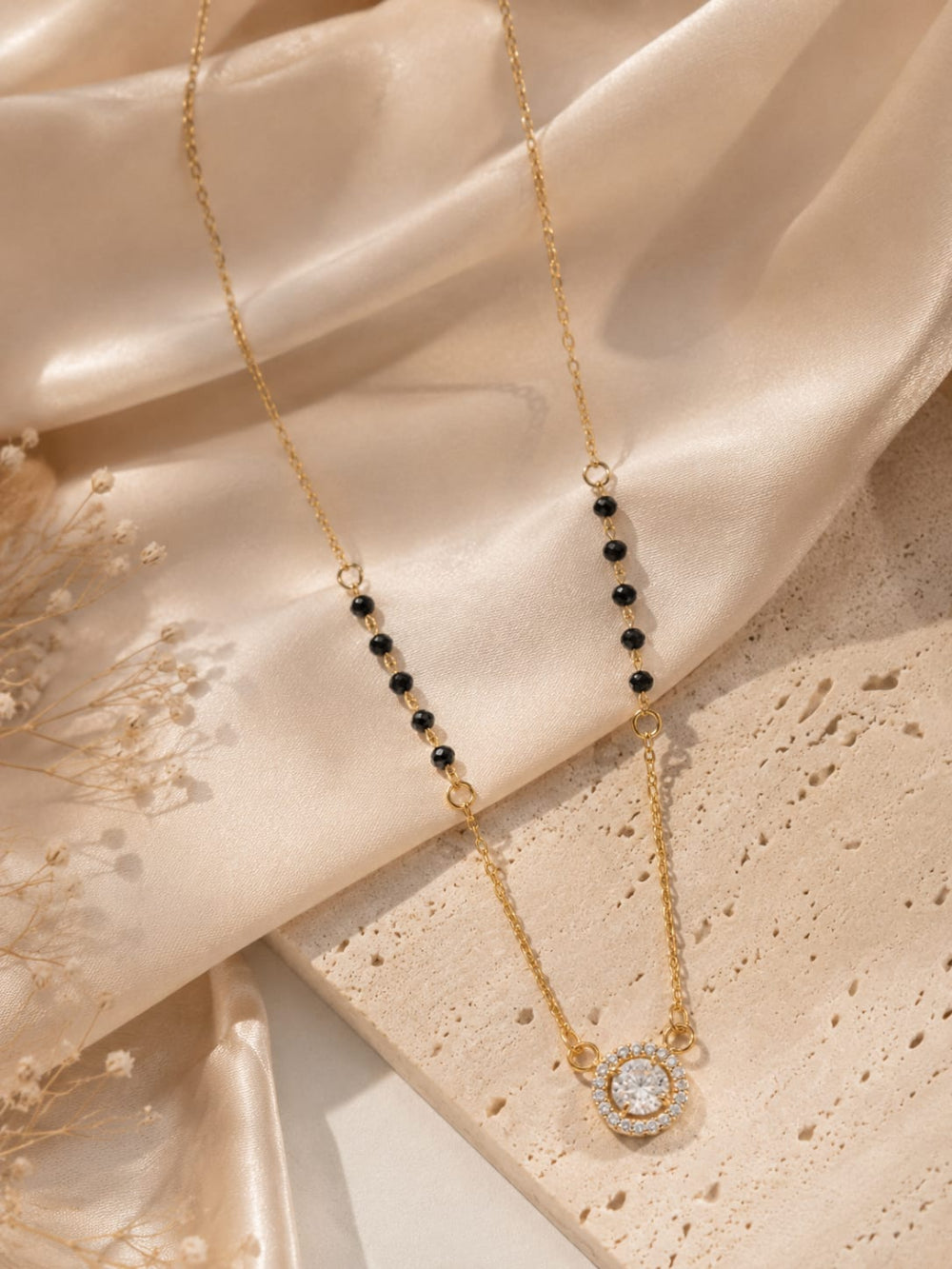 Solitaire Halo Mangalsutra QROSH