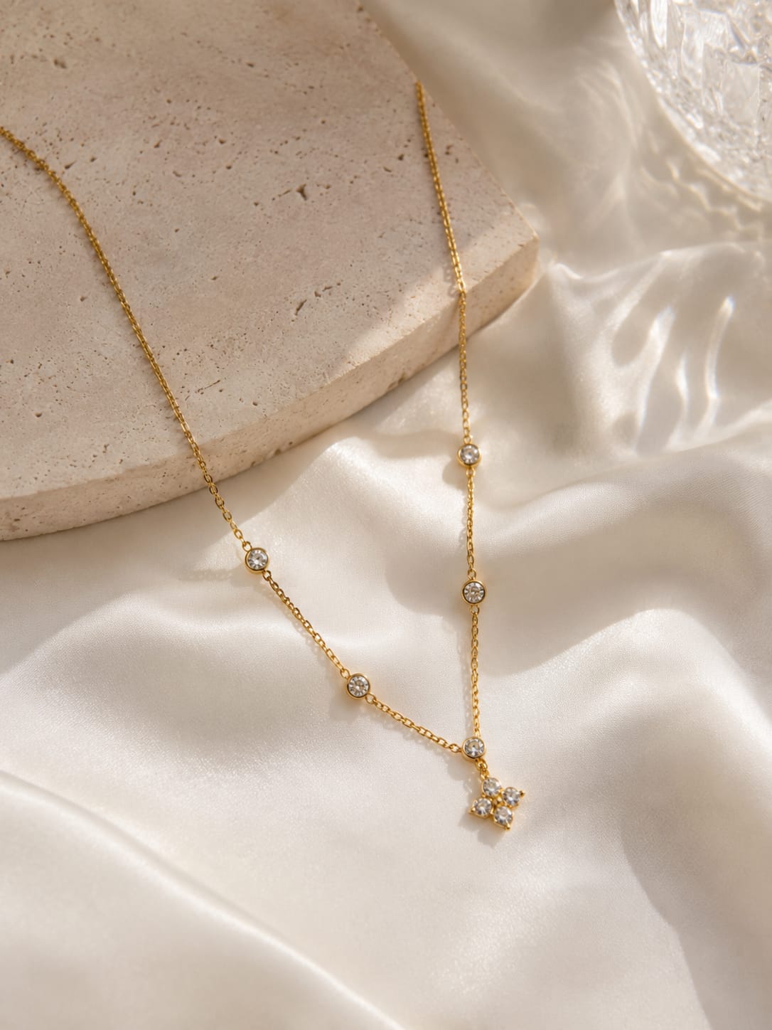 Dainty Clover Charm Pendant QROSH