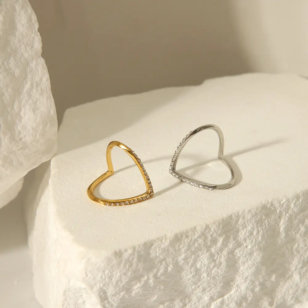 18K Gold-Plated V Stone Ring QROSH