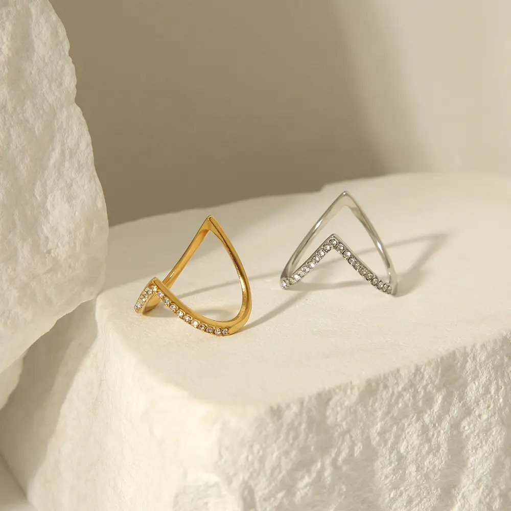 18K Gold-Plated V Stone Ring QROSH